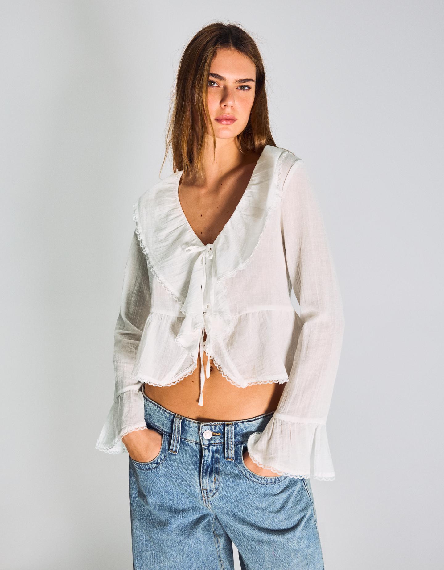 Bershka bluzka z długim rękawem w stylu rustykalnym z falbankami biały