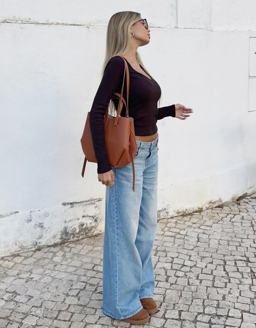 Low- waist Jeans mit geradem weiten Bein-Ausgewaschenes Blau