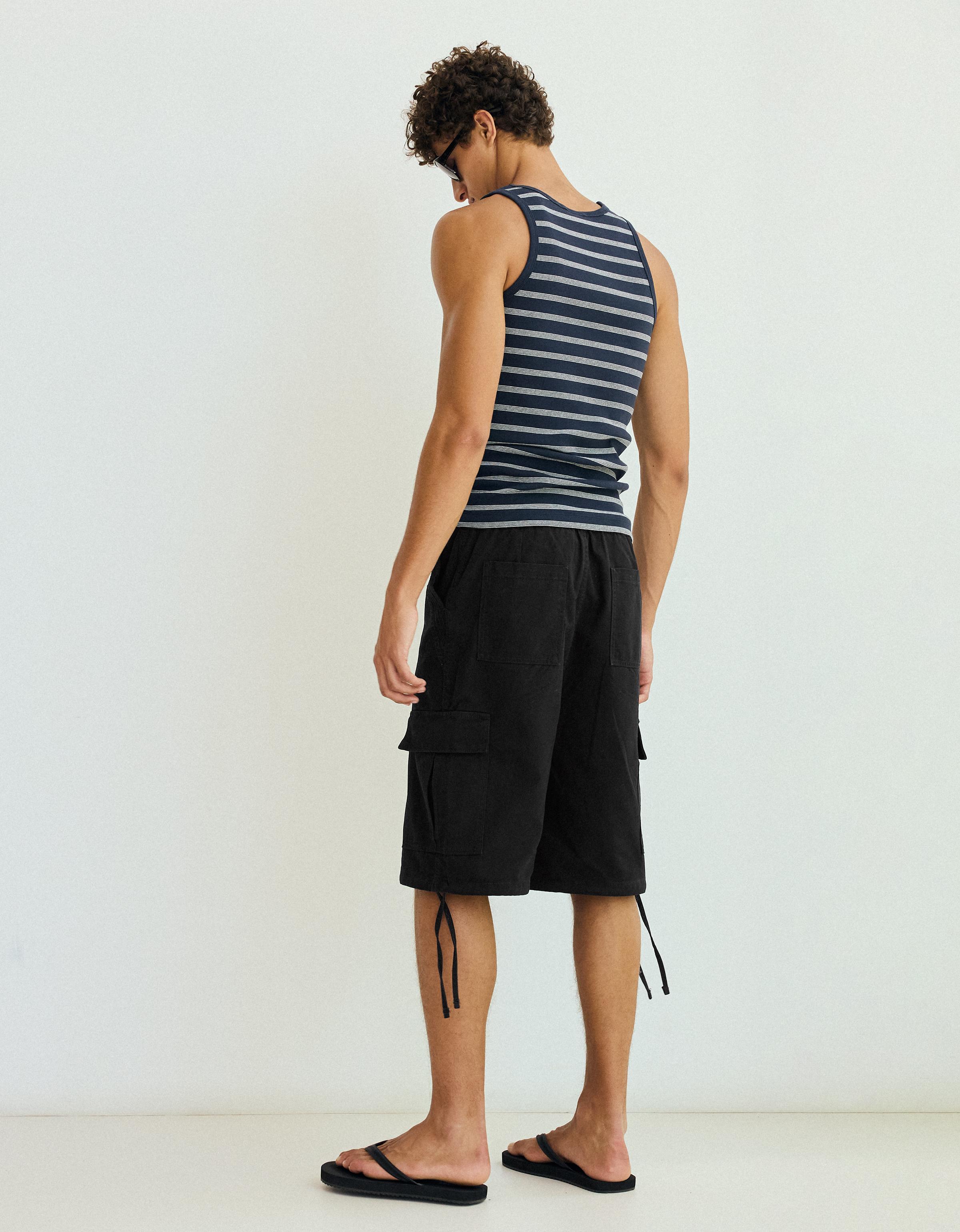 Wide-leg cargo Bermuda shorts — Black (alternate view)