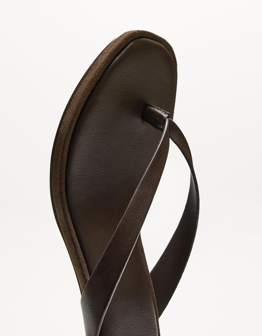 Kitten heel sandals-Brown