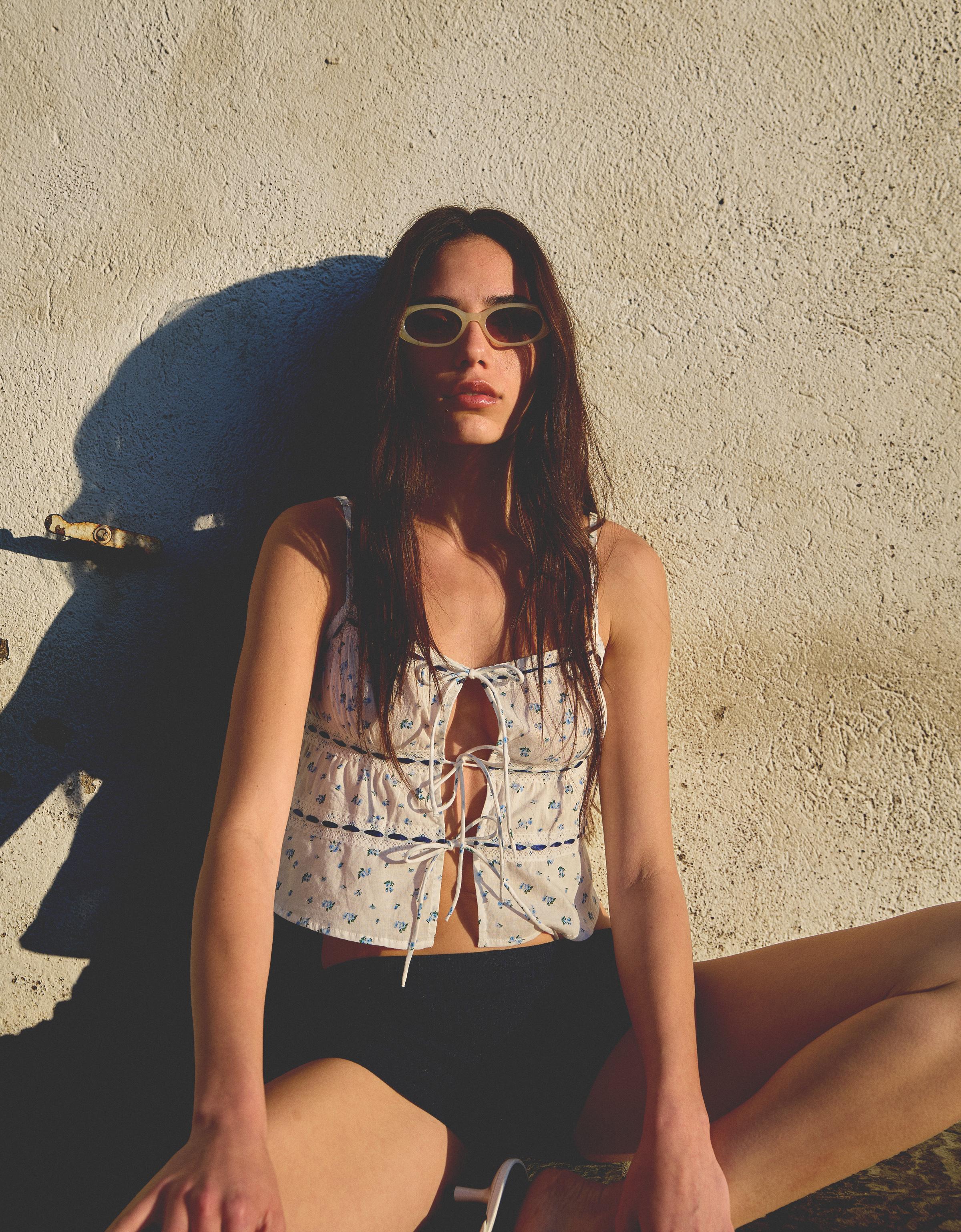 Bershka Top Mit Intarsien Schleifen Und Print Damen S Weiss