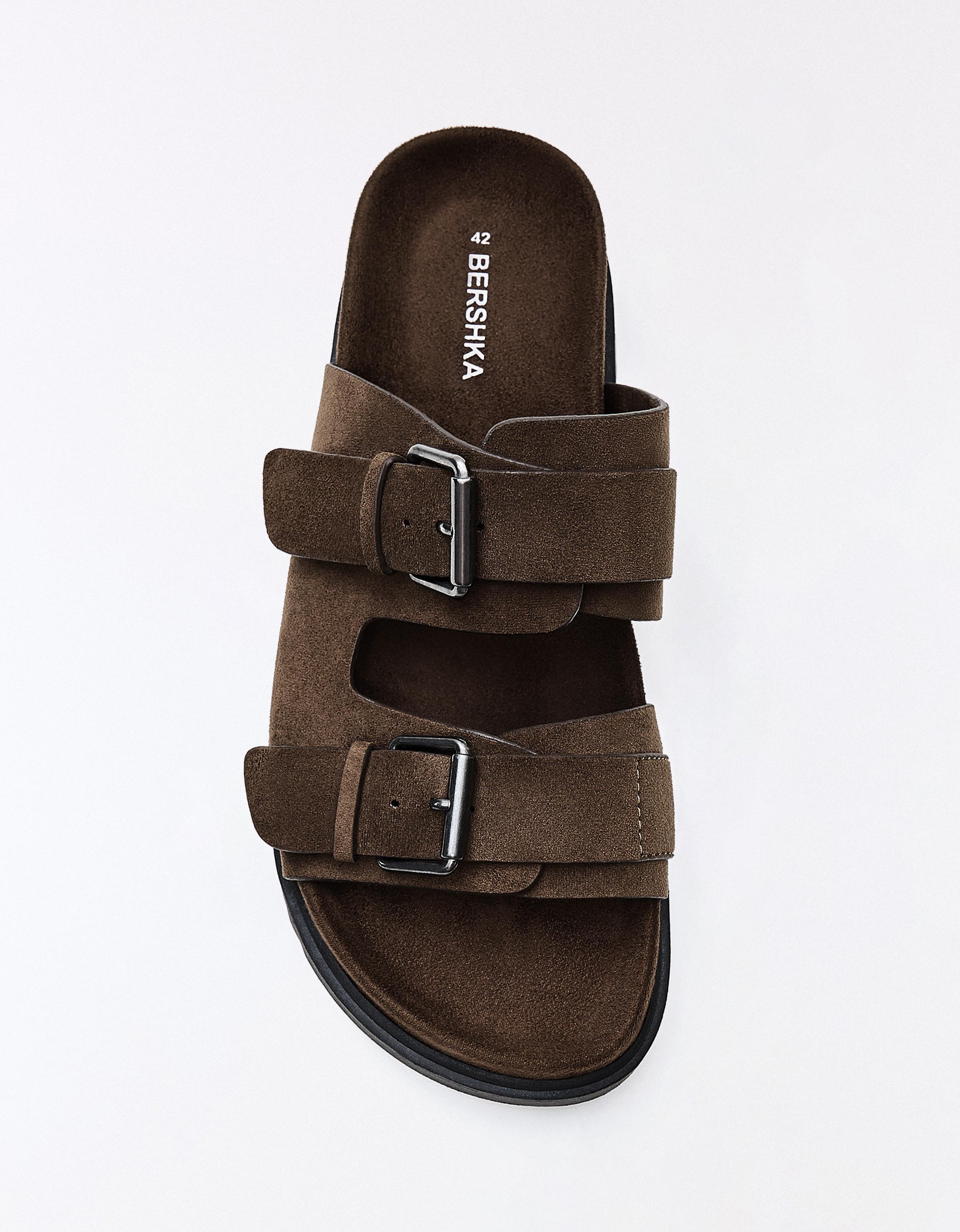 BUCKLED SANDALS — BROWN