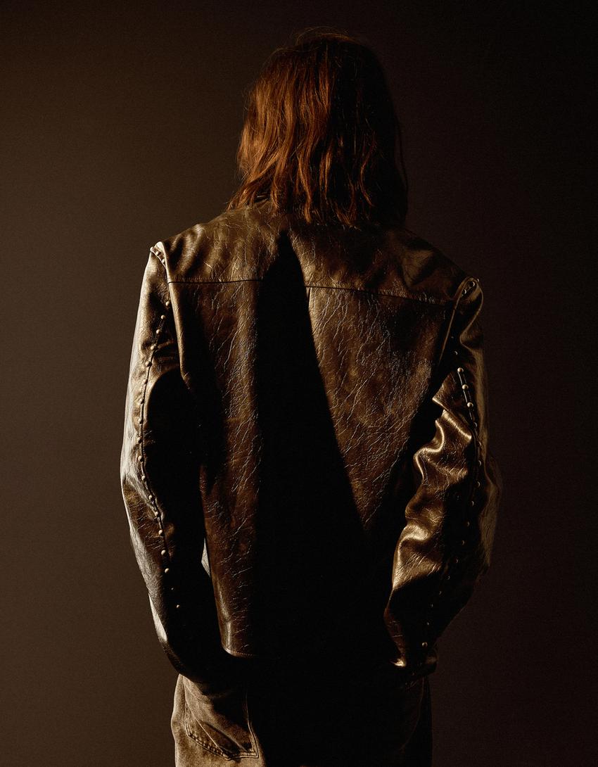 Cazadora efecto piel tachas-Negro