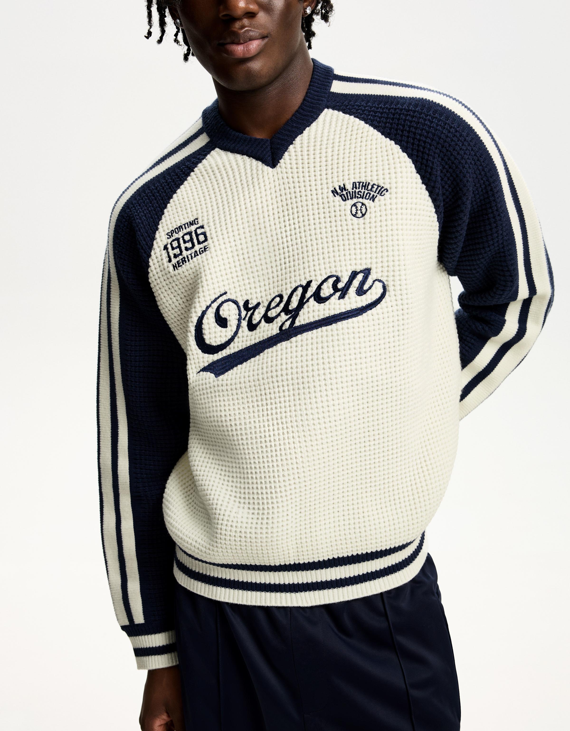 Bershka Sportlicher Retro-Pullover Mit Strukturmuster Und Print Herren Xs Grbrochenes Weiss