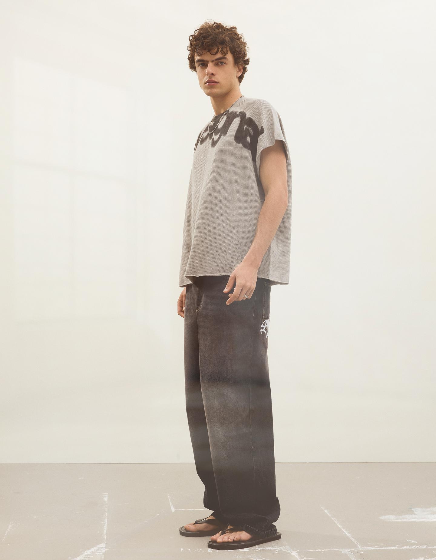 Bershka jeansy o kroju super baggy z haftem czarny