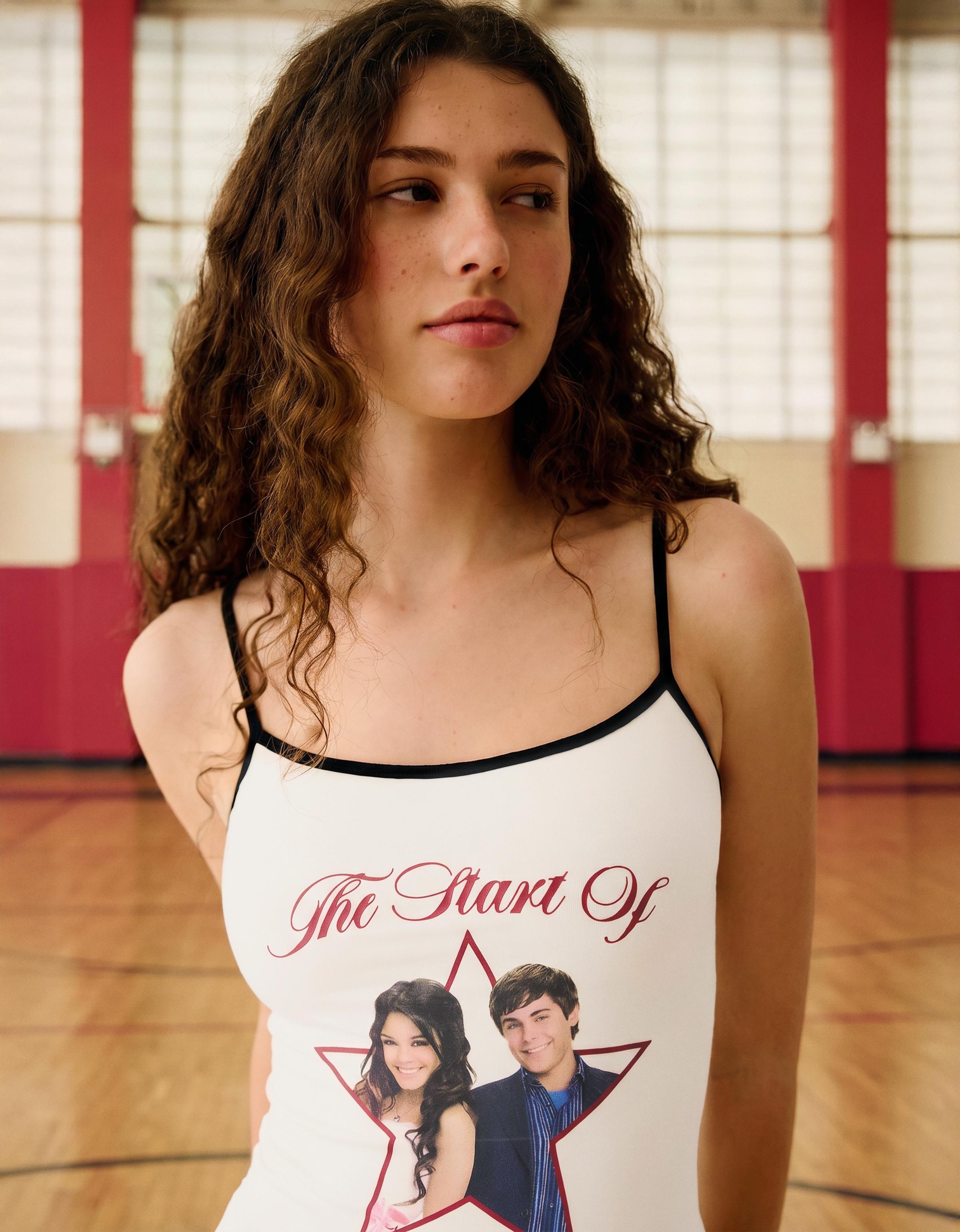 HIGH SCHOOL MUSICAL print strappy top — Off white