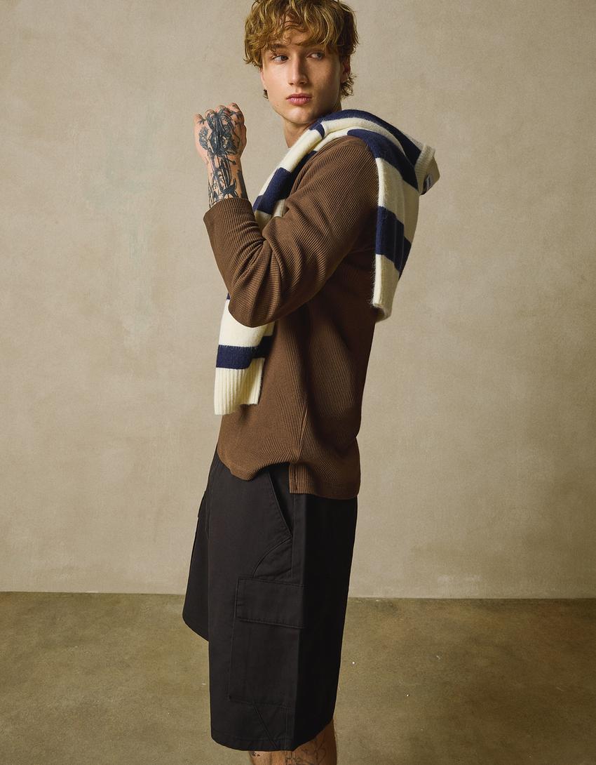 Wide-leg cargo Bermuda shorts-Black