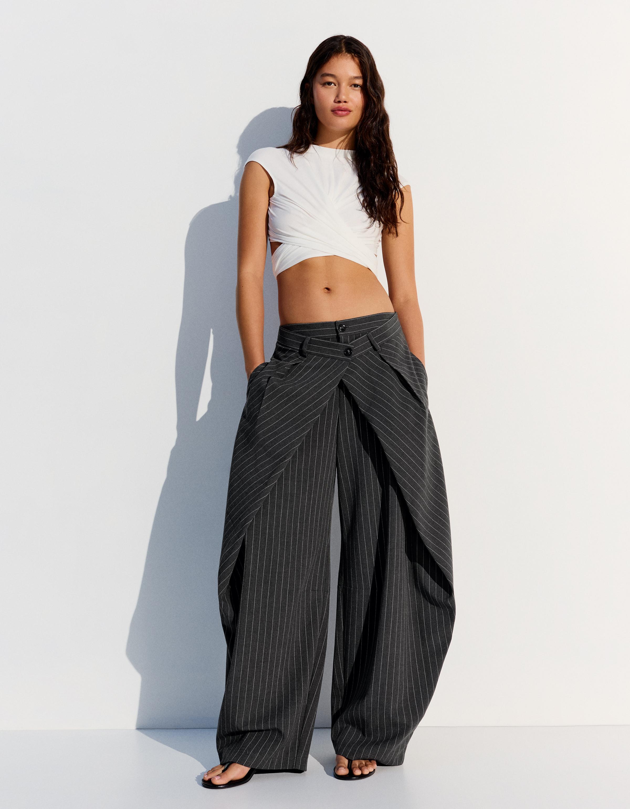 Bershka Pantalón Pliegues Doble Botón Mujer Gris