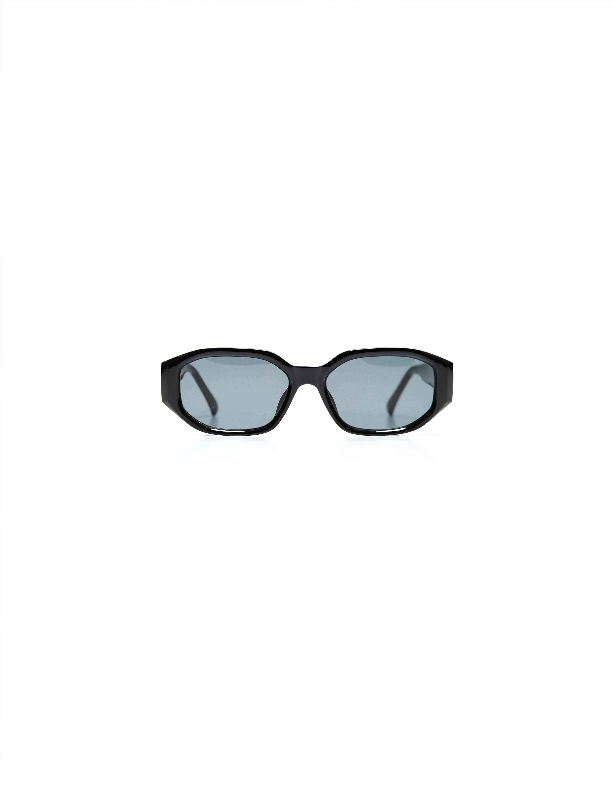Plastic sunglasses — Black