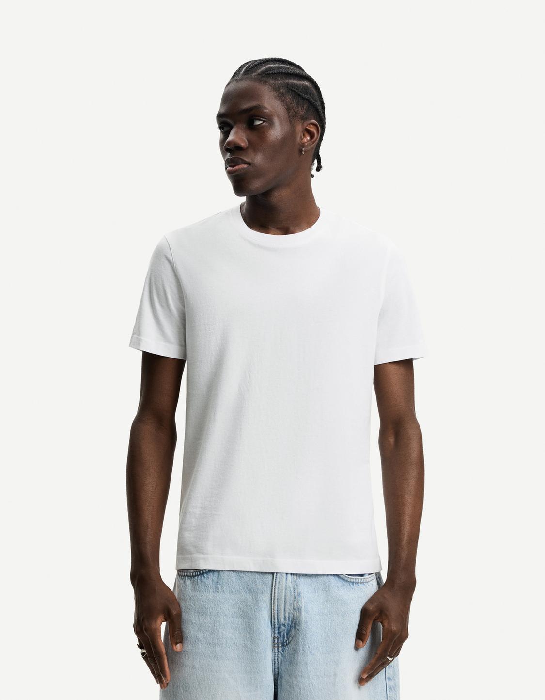 Basic short-sleeved T-shirt