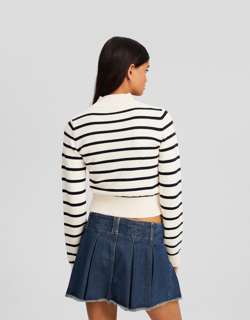 سويتر مخطط برقبة عالية-كريمي-1