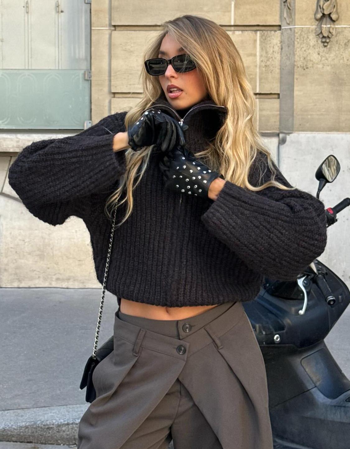 Studded leather effect gloves