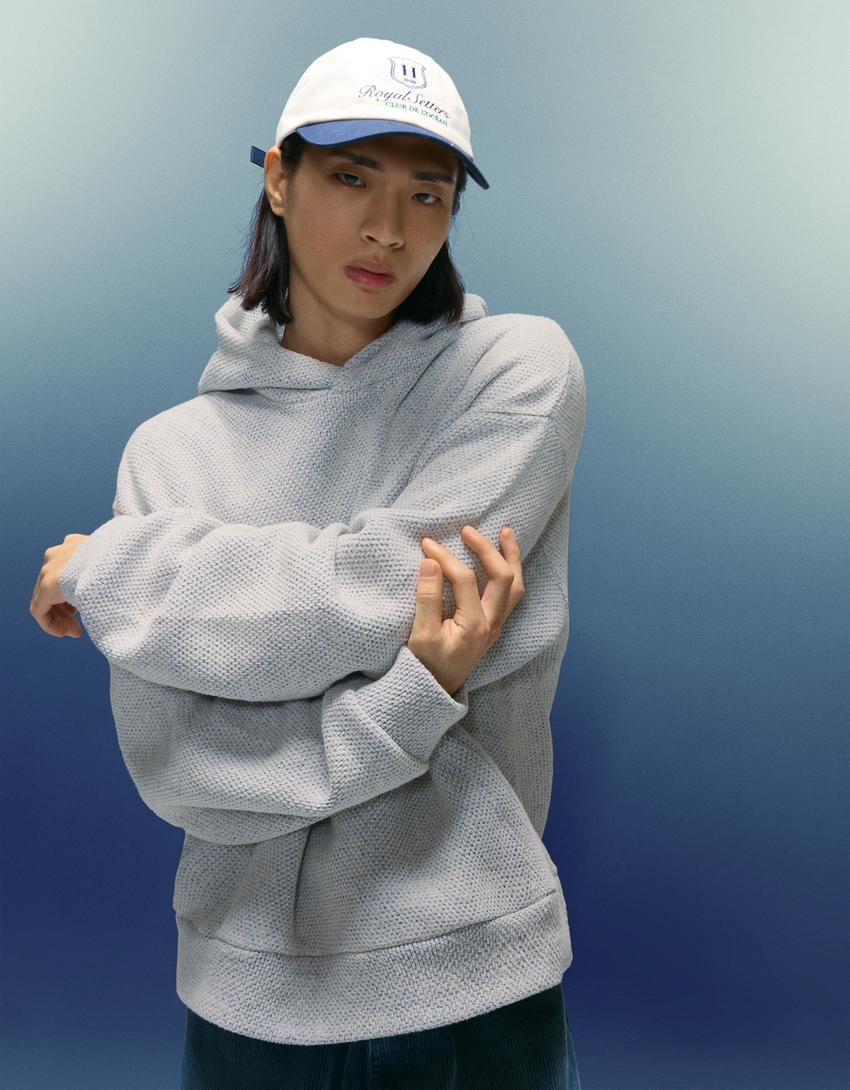 Sweatshirt com capuz e padrão-Cinza