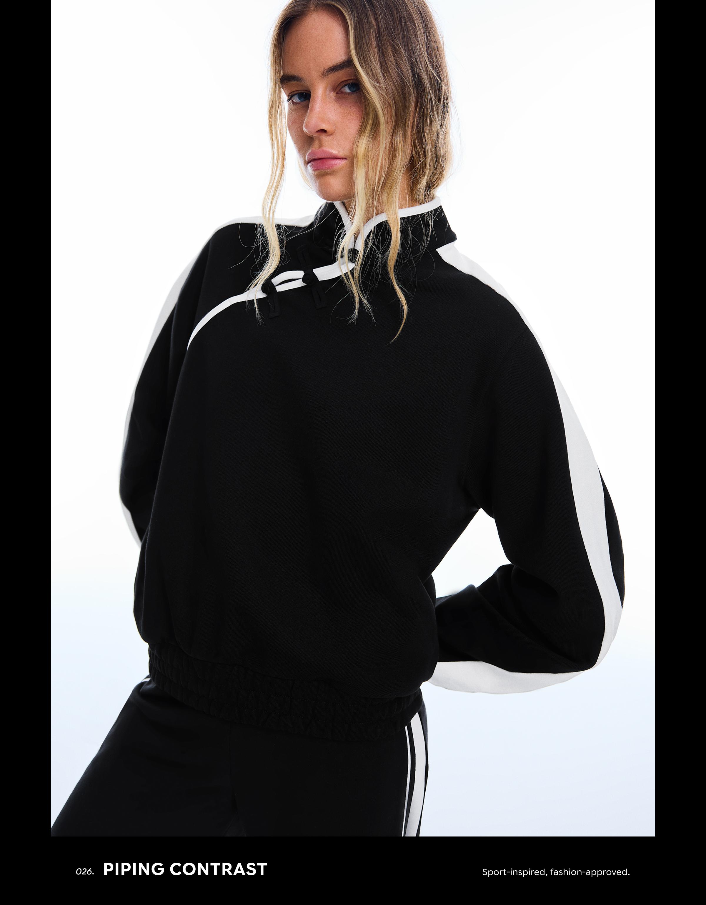 Long sleeve stand collar sweatshirt with clasps — Black