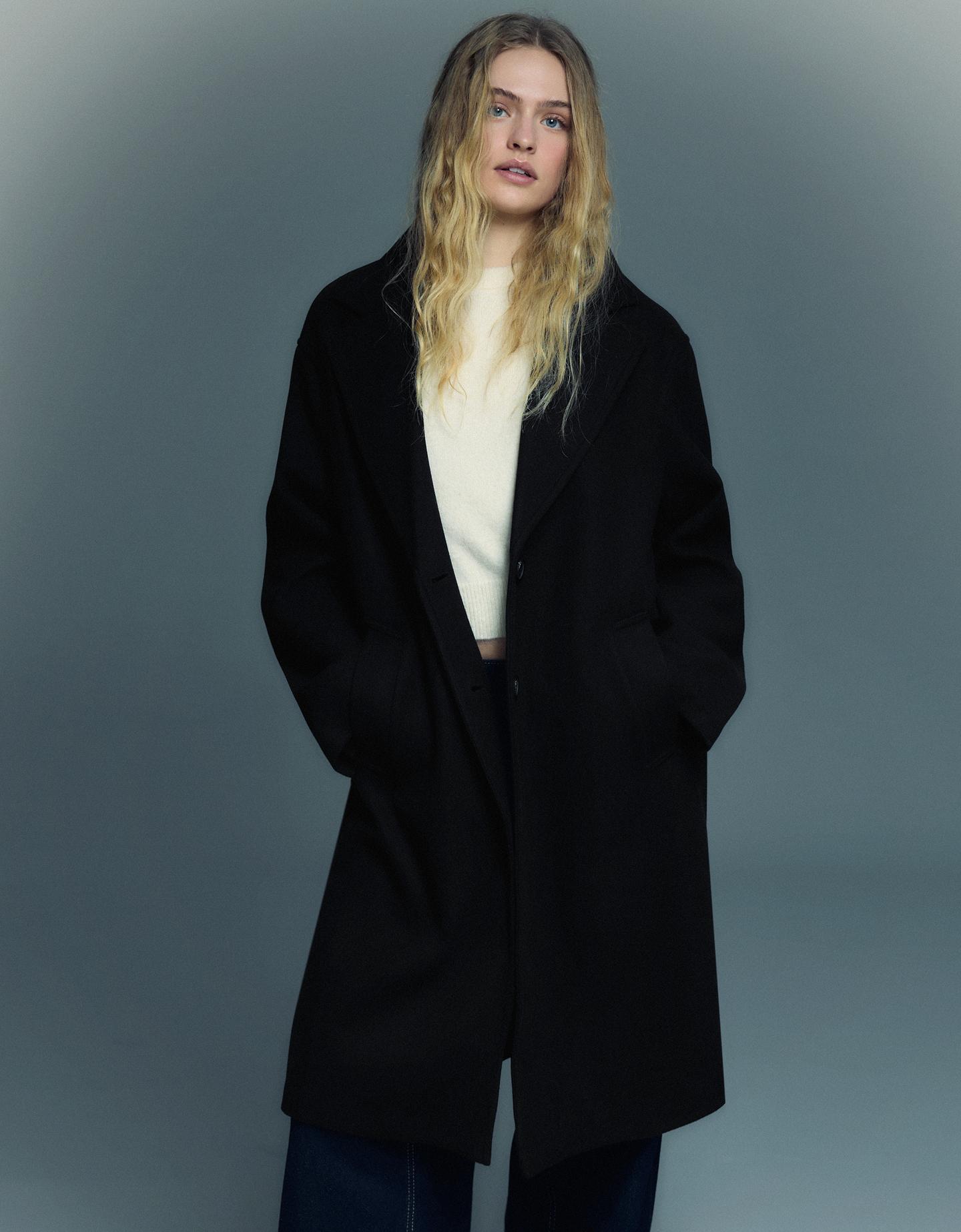 Bershka długi płaszcz soft touch czarny