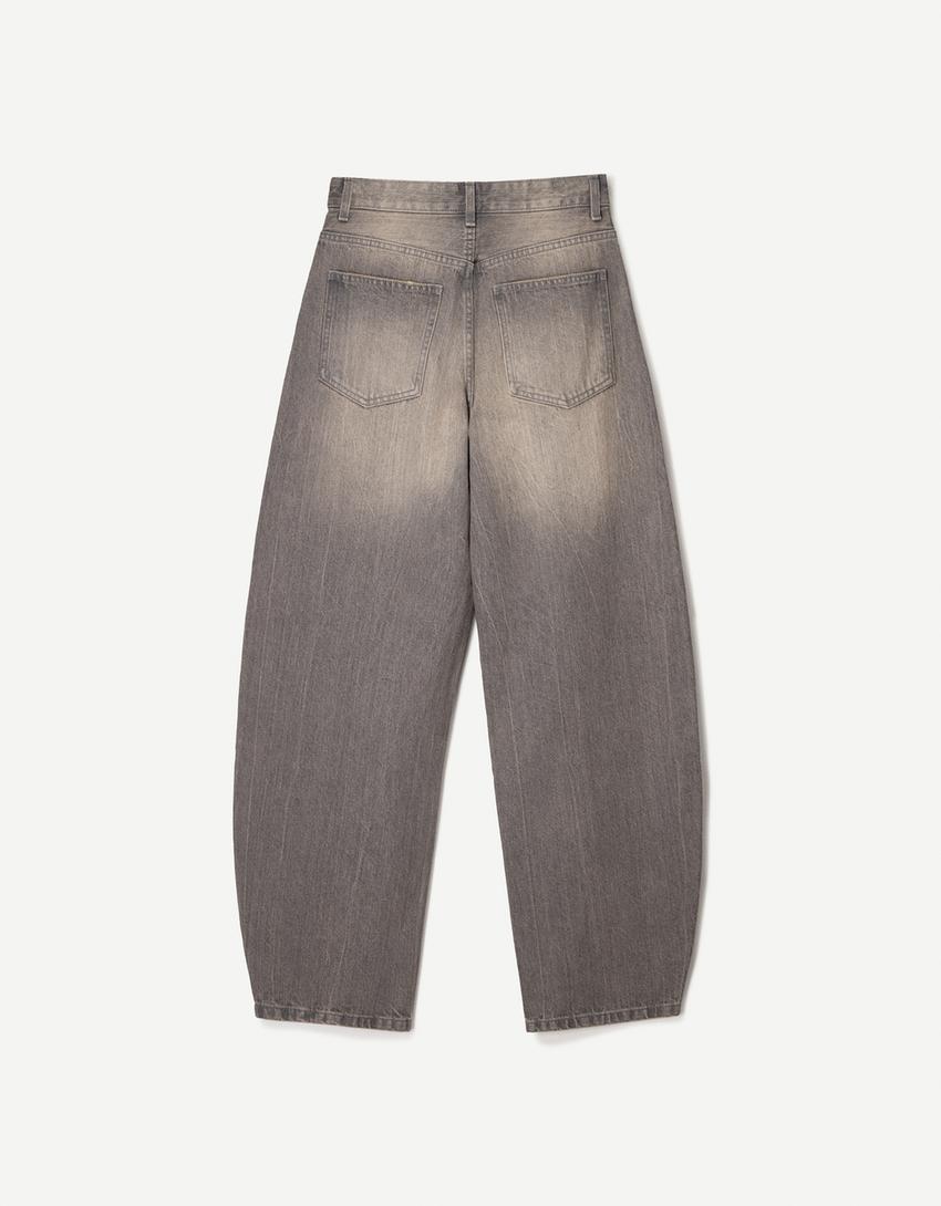 Wide-leg barrel jeans
