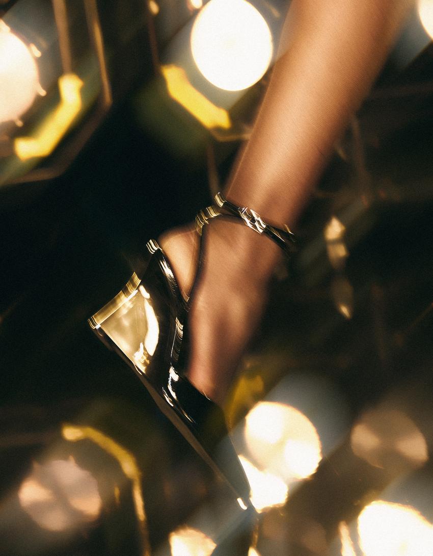 Παπούτσι με τακούνι πλατφόρμας και λουράκι-Μαύρο