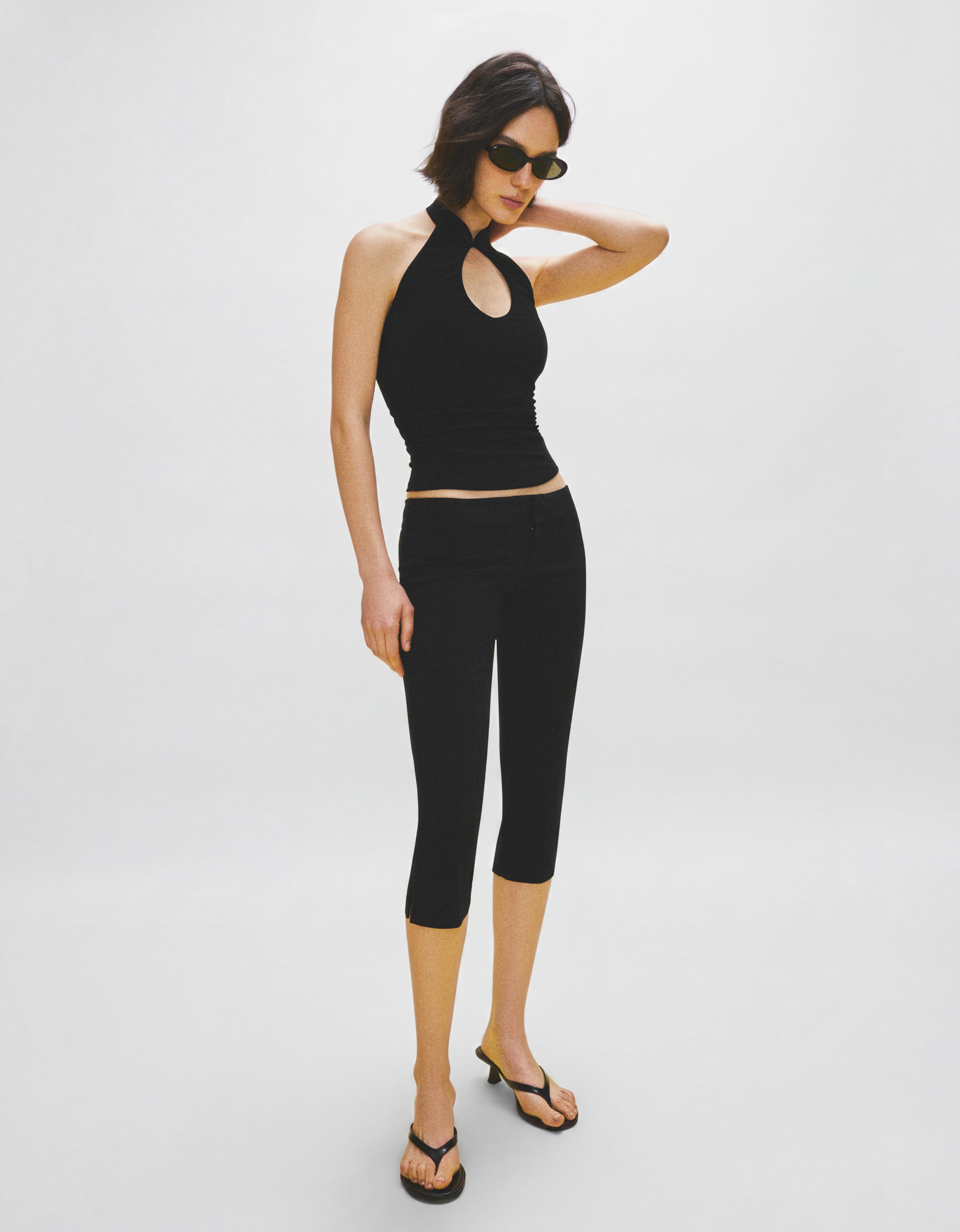 Open neckline halter top — Black