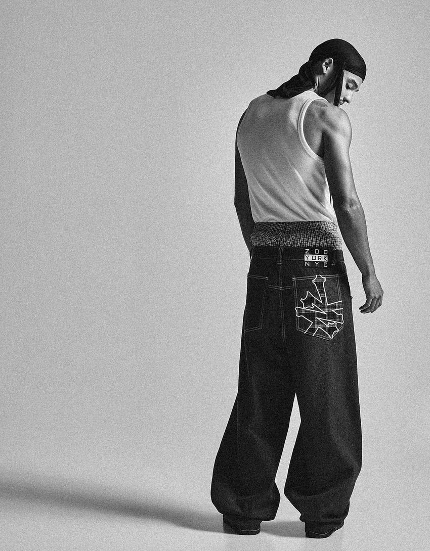 Джинсы с нашивкой ZOO YORK X BERSHKA-Морской