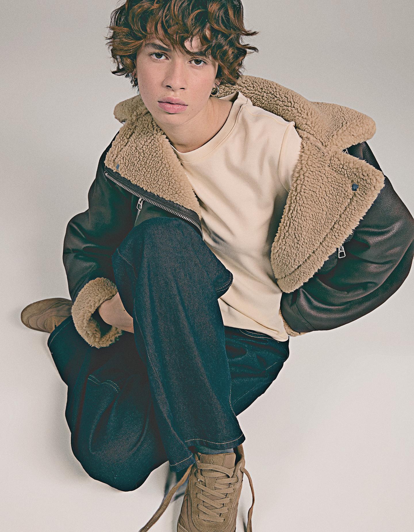 Bershka koszulka z krótkim rękawem z grubej bawełny beżowy