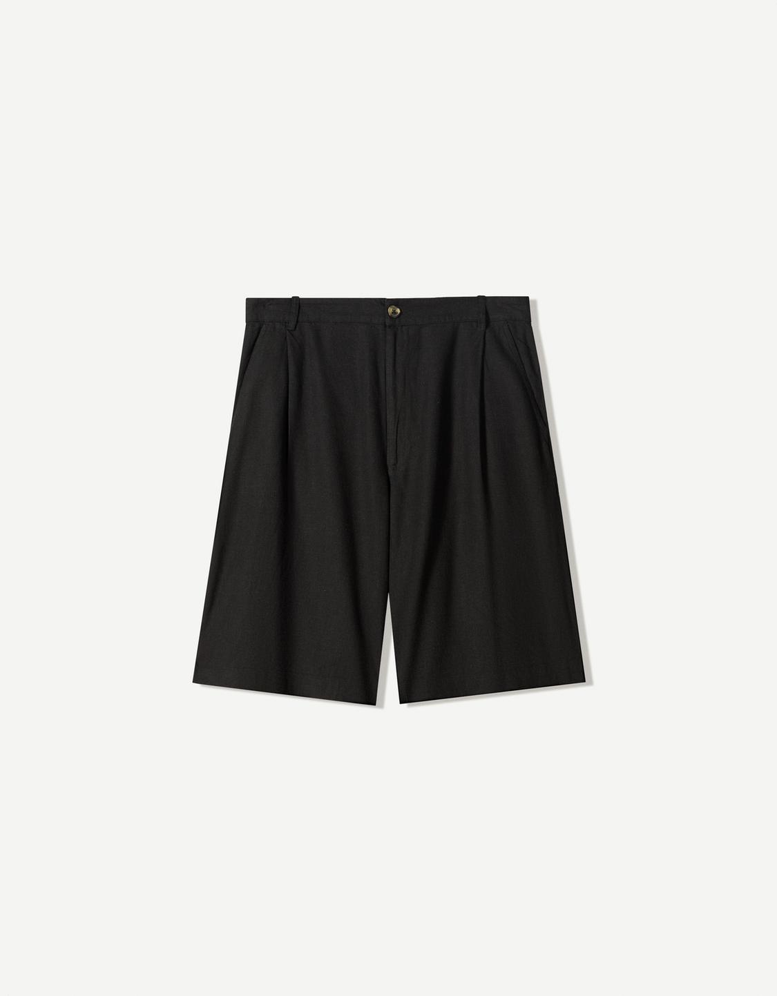 Rustic tailored Bermuda shorts with darts