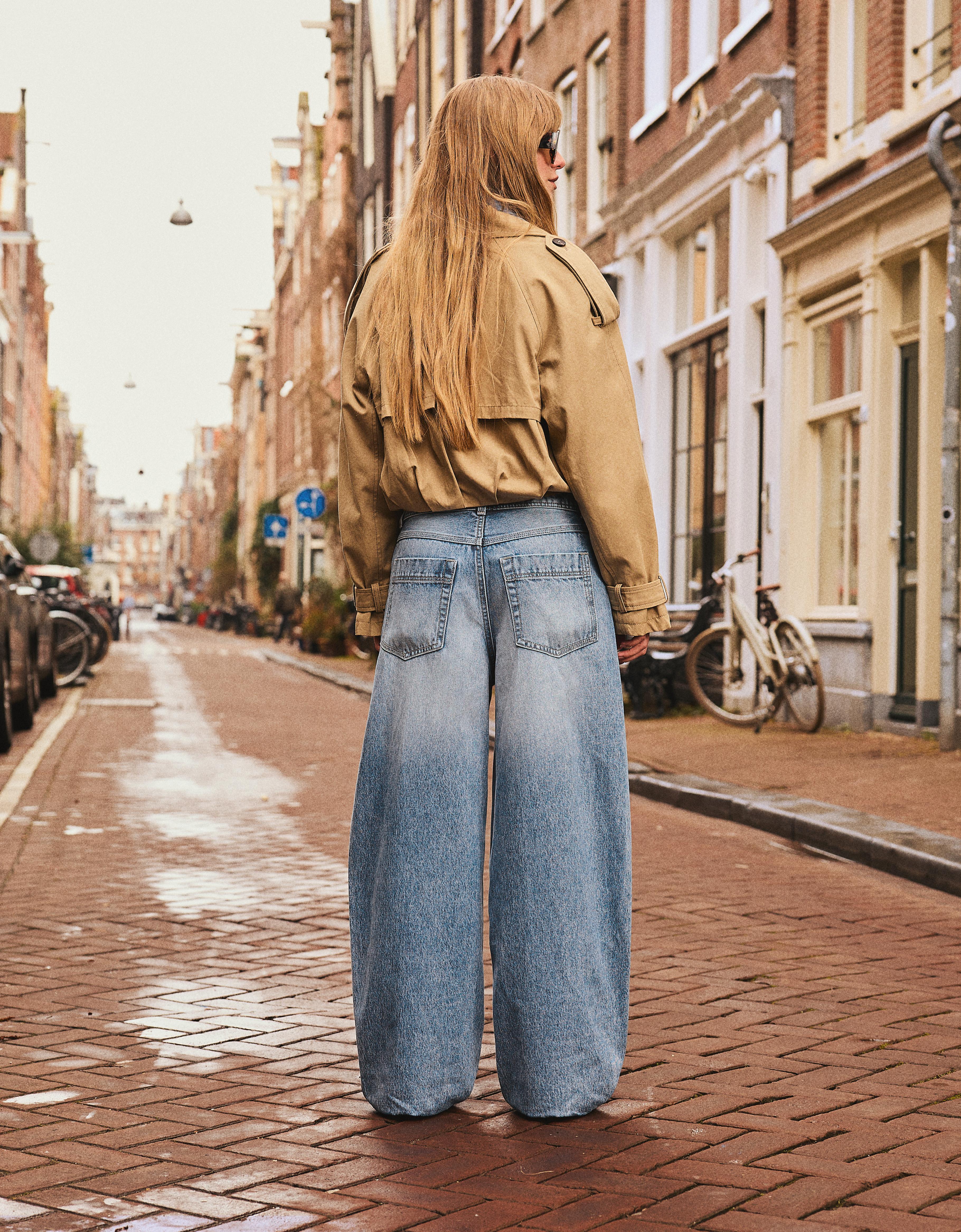 Düşük bel, önü düğmeli, geniş paça barrel jean - Görsel 39