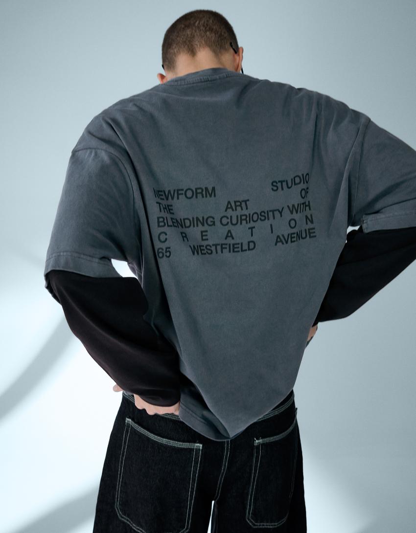T-Shirt mit doppeltem Ärmel und Print-Grau