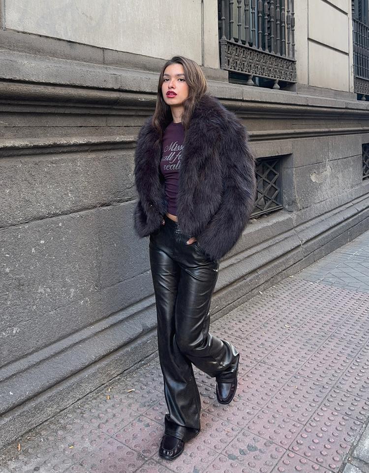 Chicas-Leather Look