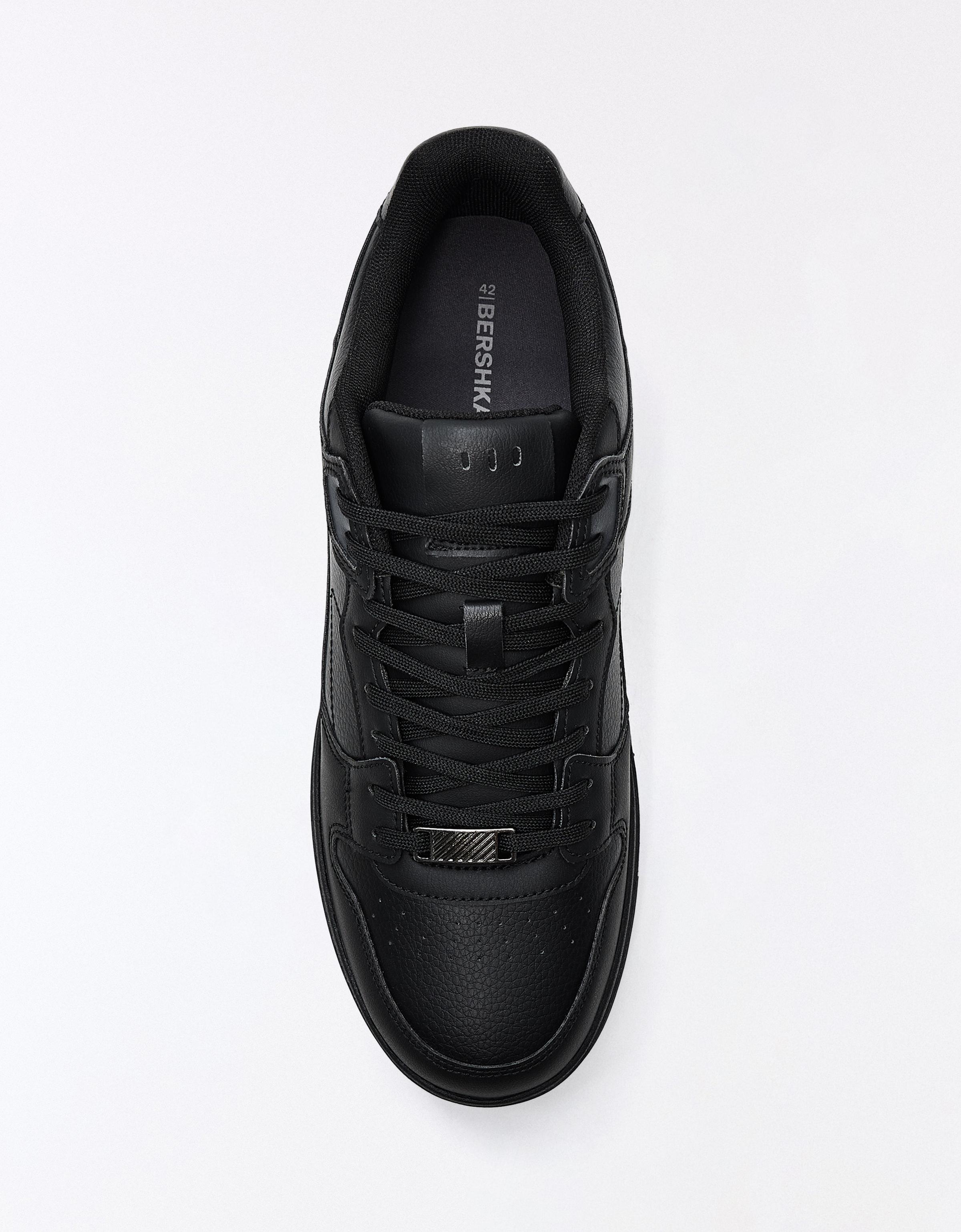 BASIC TRAINERS — BLACK