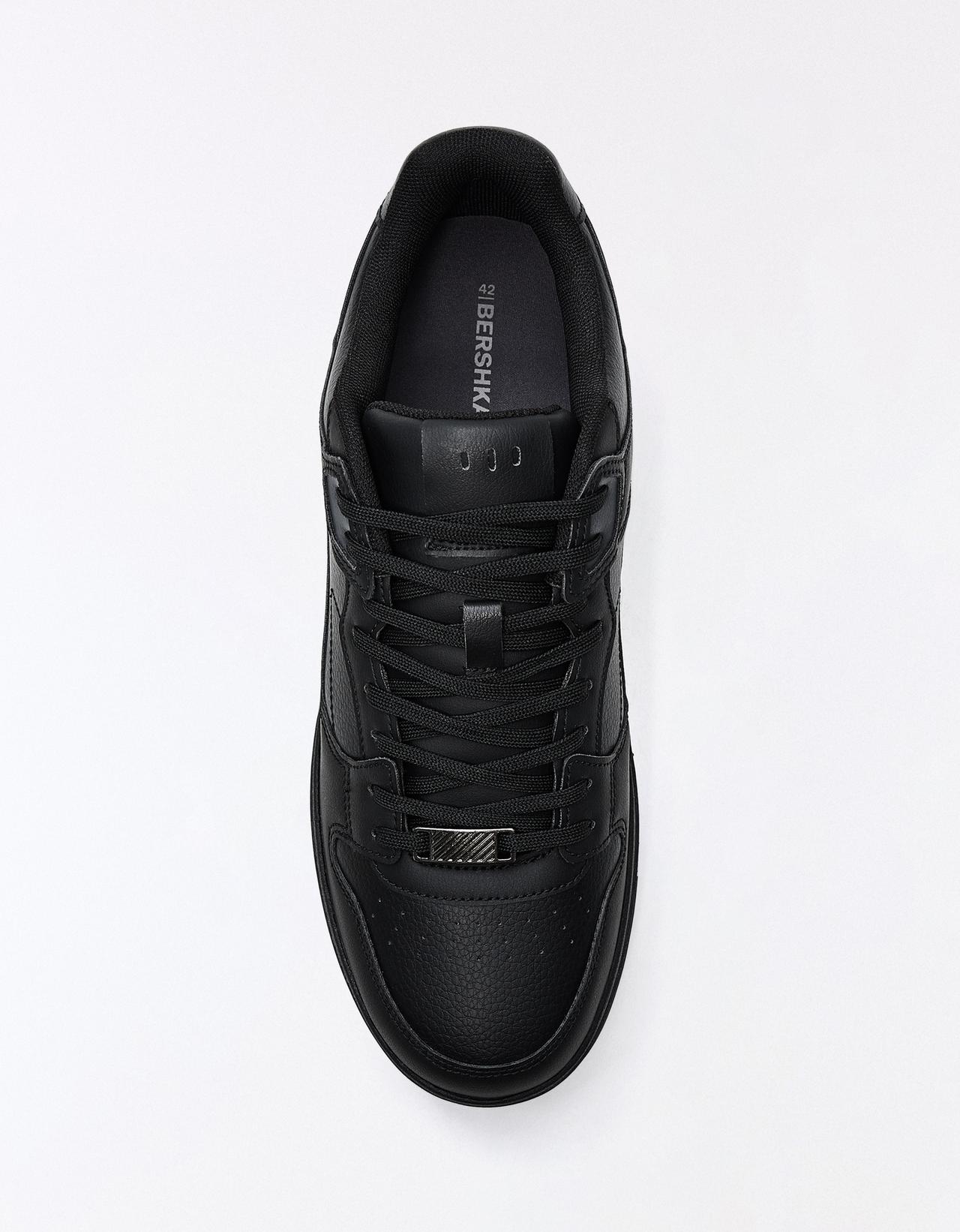 BASIC TRAINERS — BLACK