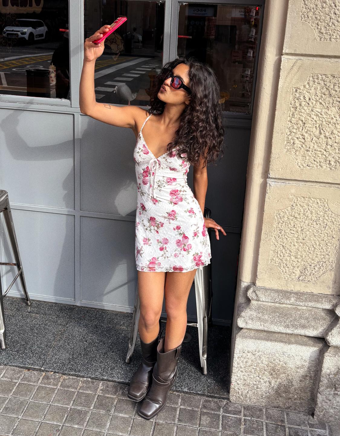 Mini-robe à bretelles imprimé dentelle