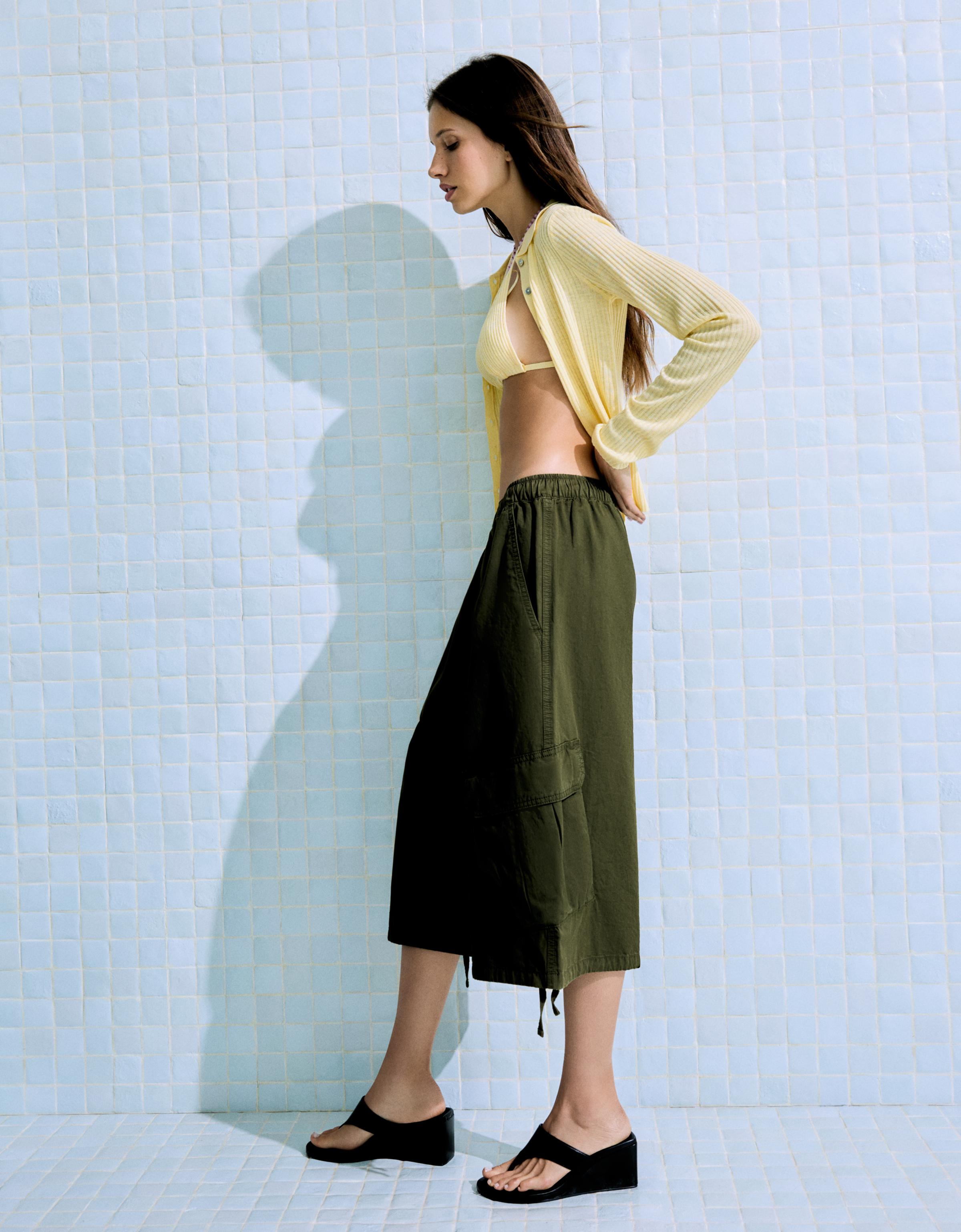 Elasticated waist cargo Bermuda shorts — Khaki