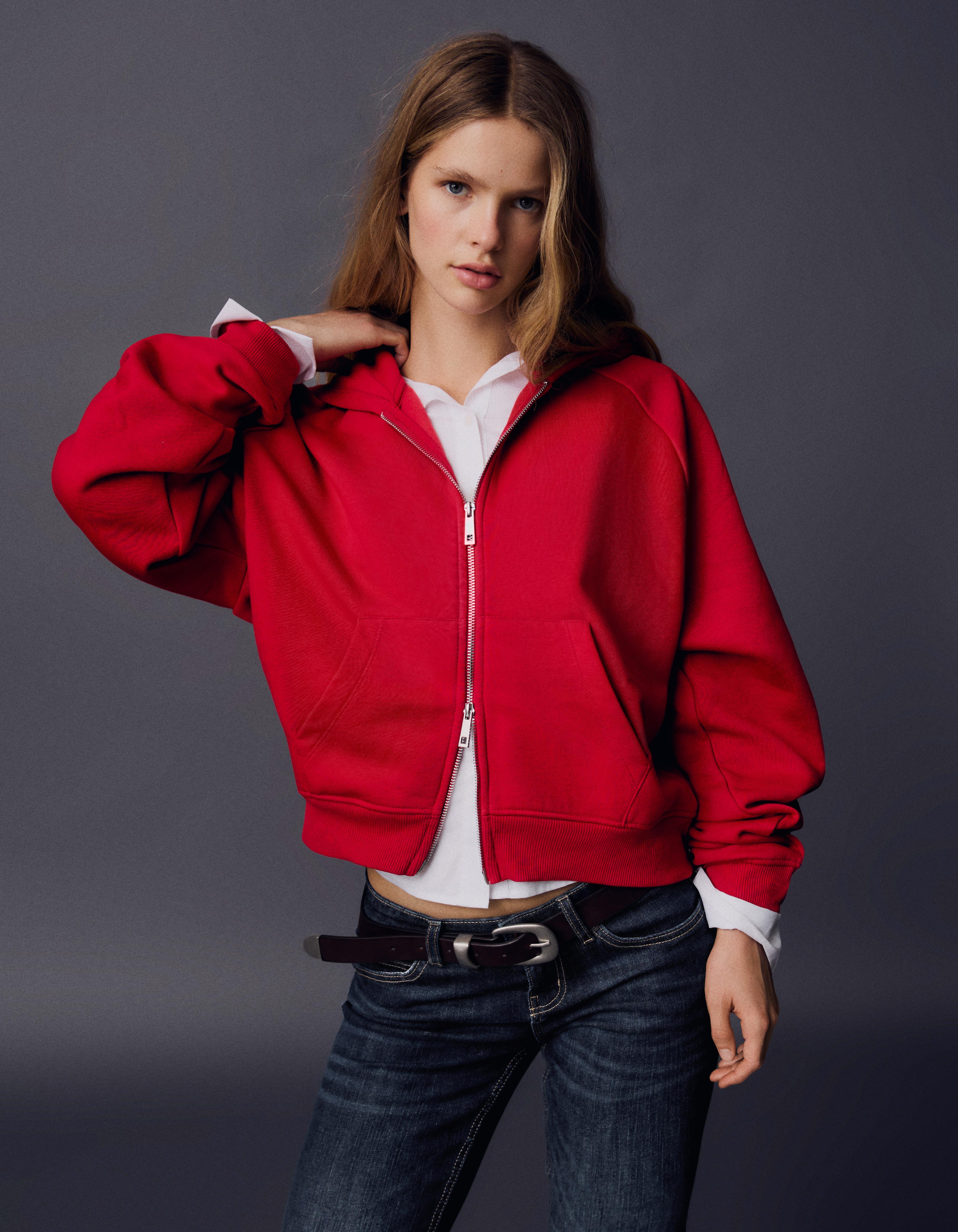 Bershka Bluza Oversize Z Kapturem I Rękawem Raglan Kobieta Czerwony