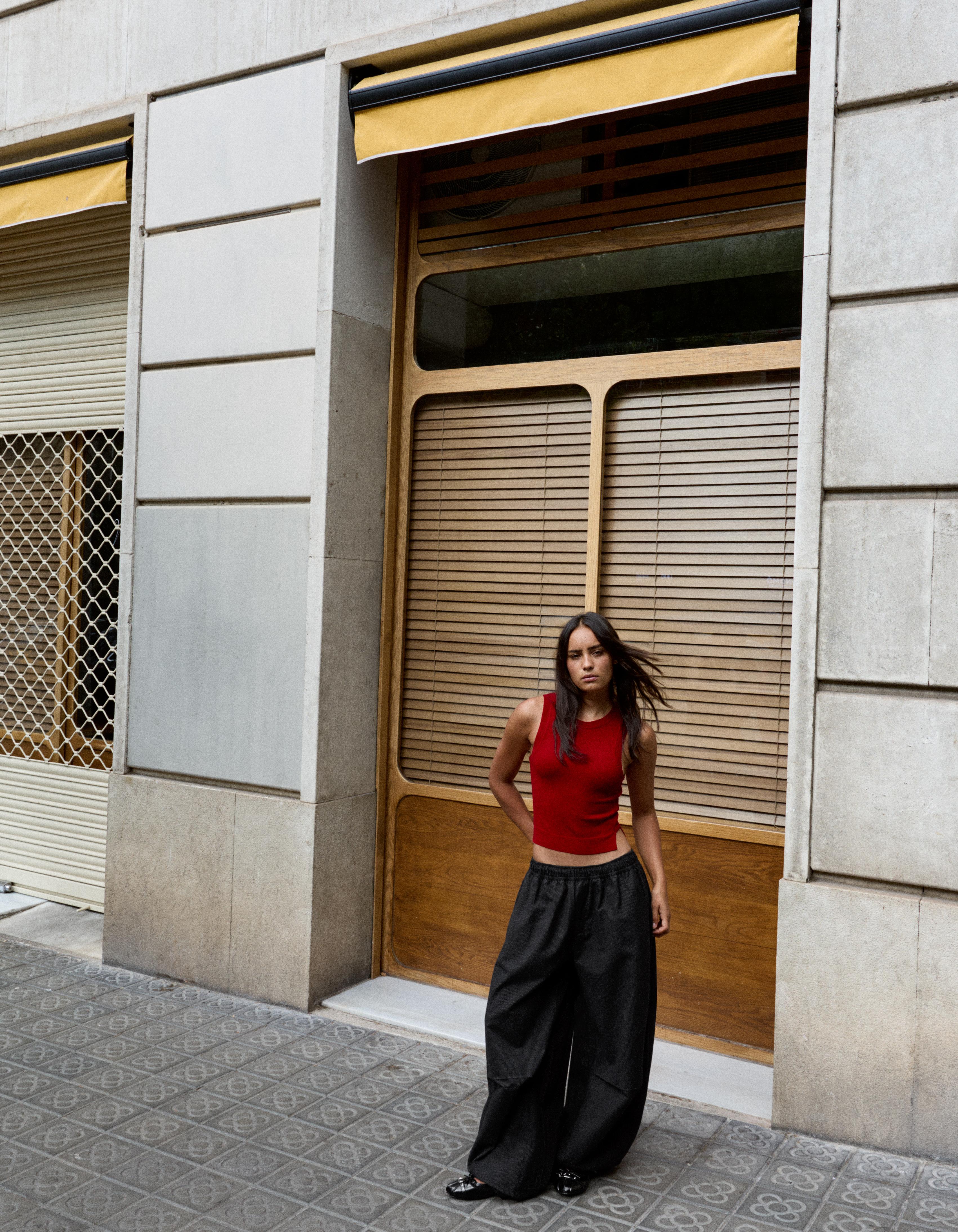 Checked barrel trousers — Black