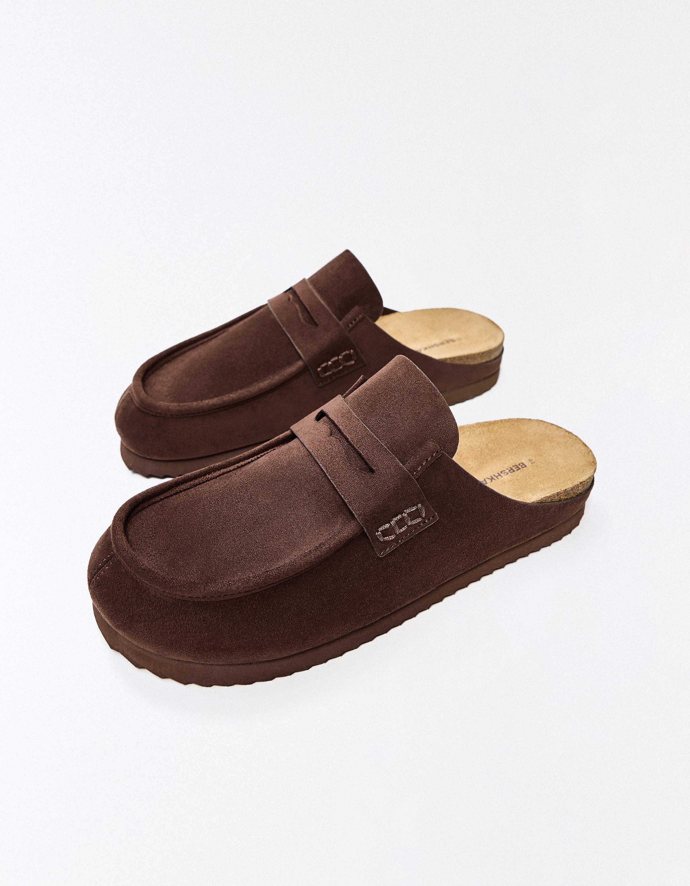 Mule clogs with mask detail — Brown