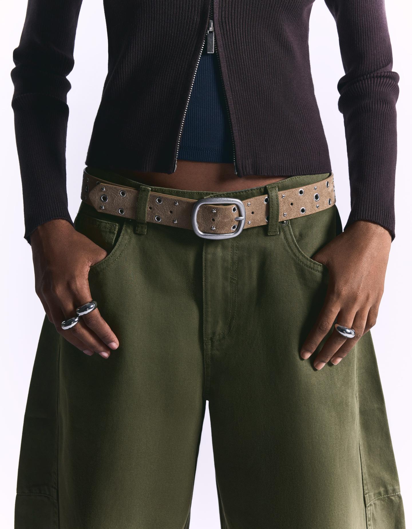 Bershka pasek ze sztucznego zamszu z oczkami wielbłądzi