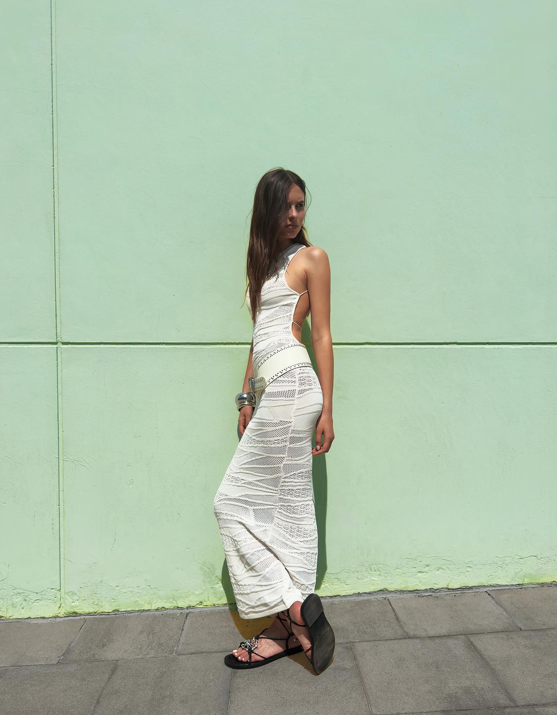 Asymmetric hip belt