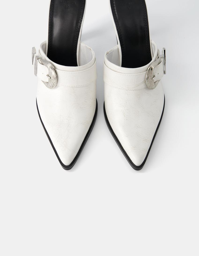 خف كاوبوي بكعب رفيع وتفصيل إبزيم-أبيض