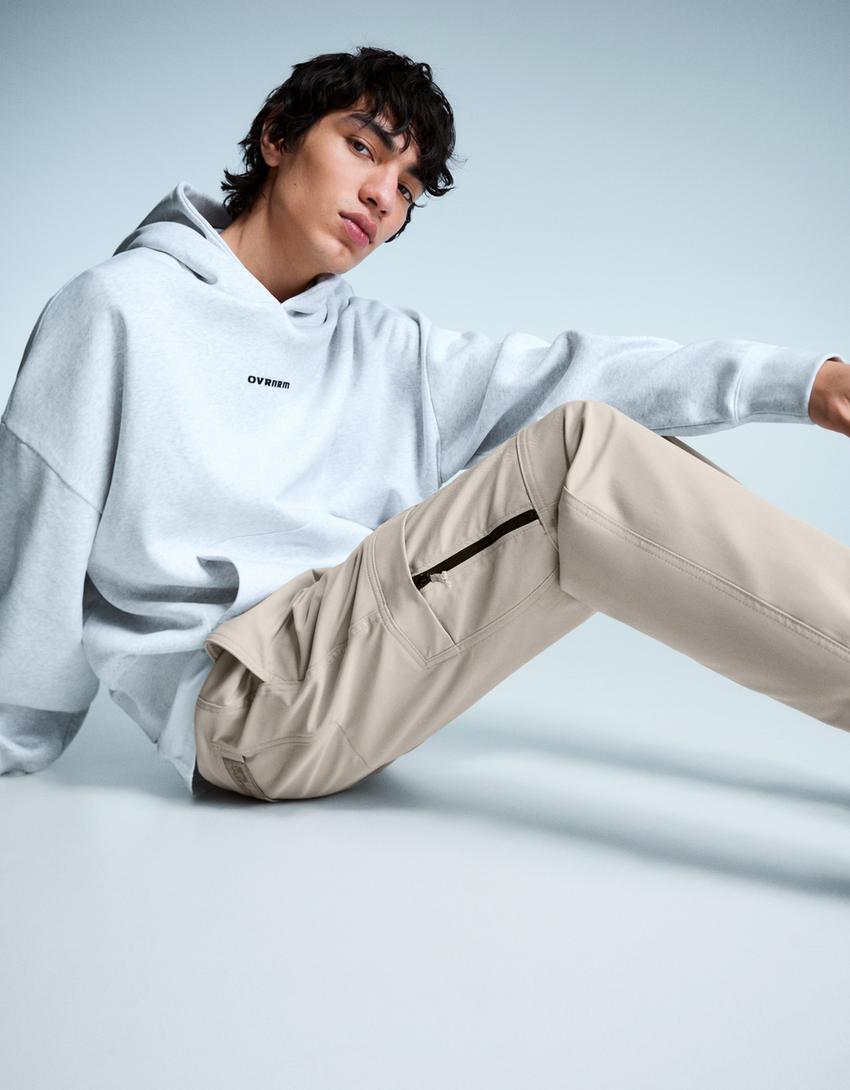 Pantalón cargo técnico-Gris