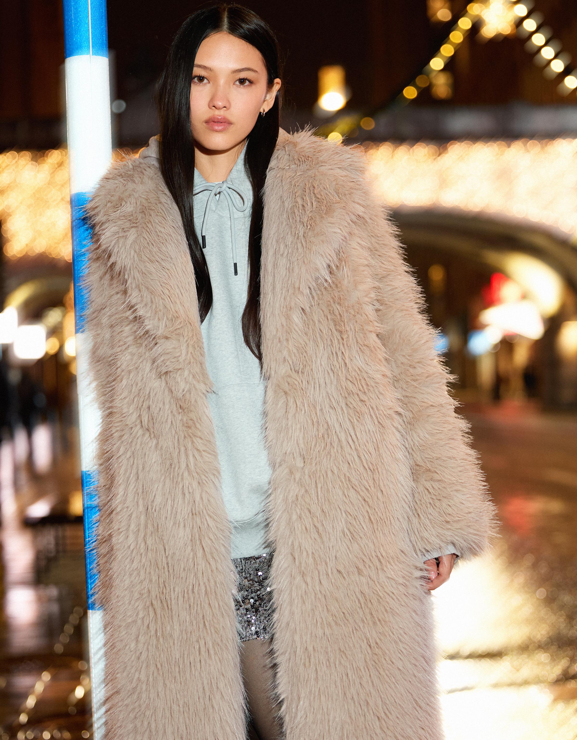 Long faux fur coat — Sand