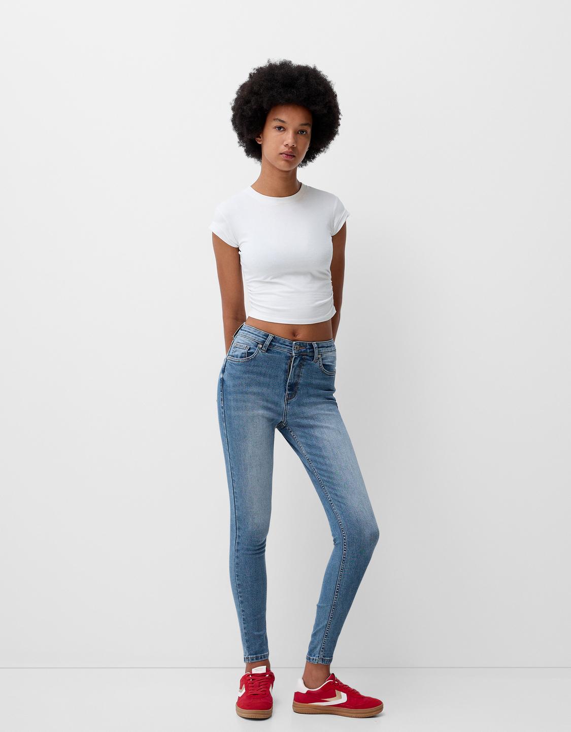 Skinny-Jeans mit sehr hohem Bund