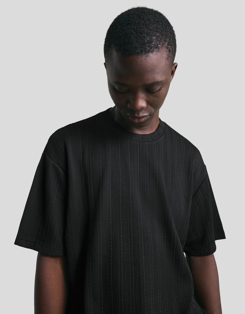 Short sleeve textured T-shirt-Black