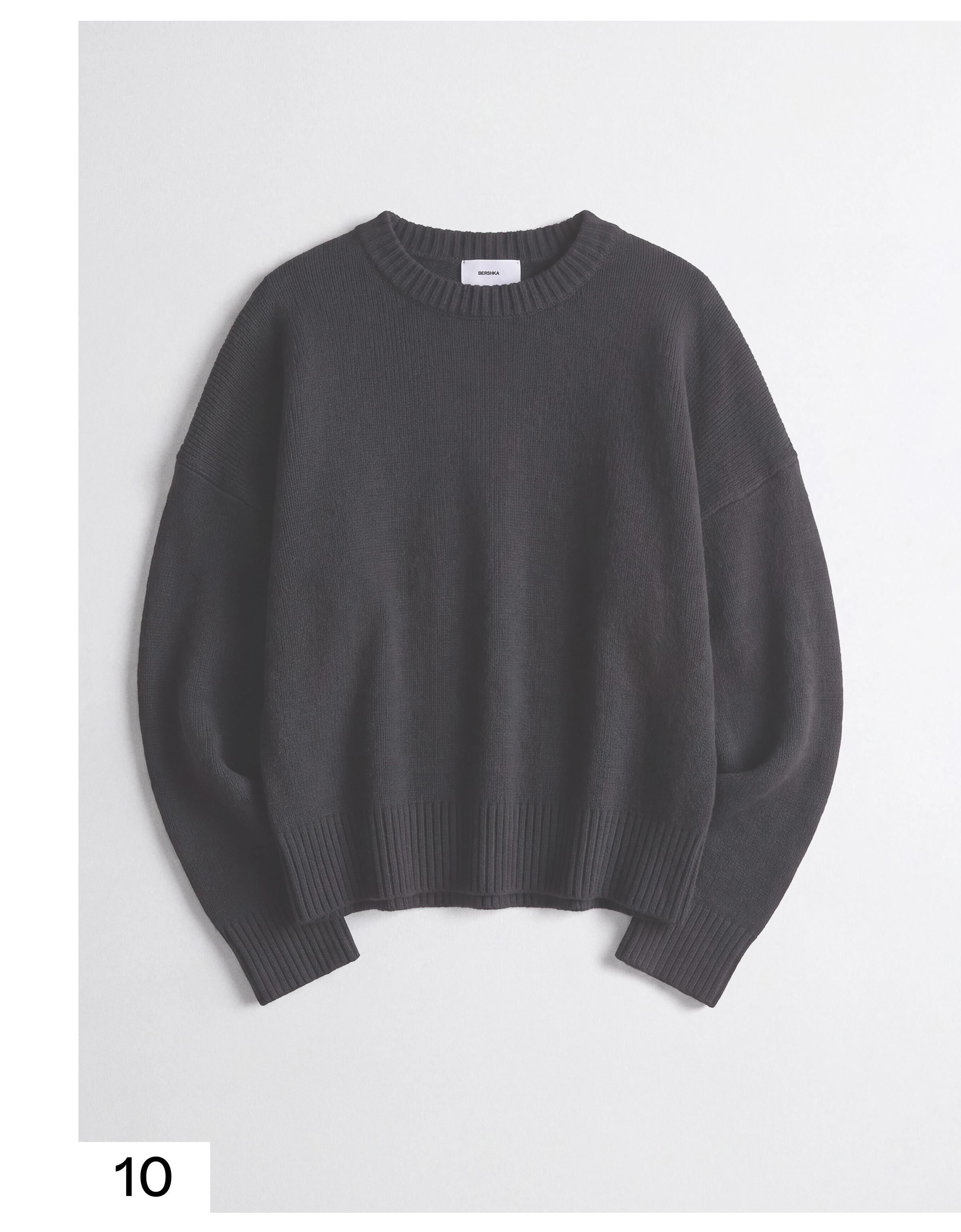 Boxy round neck jumper — Black