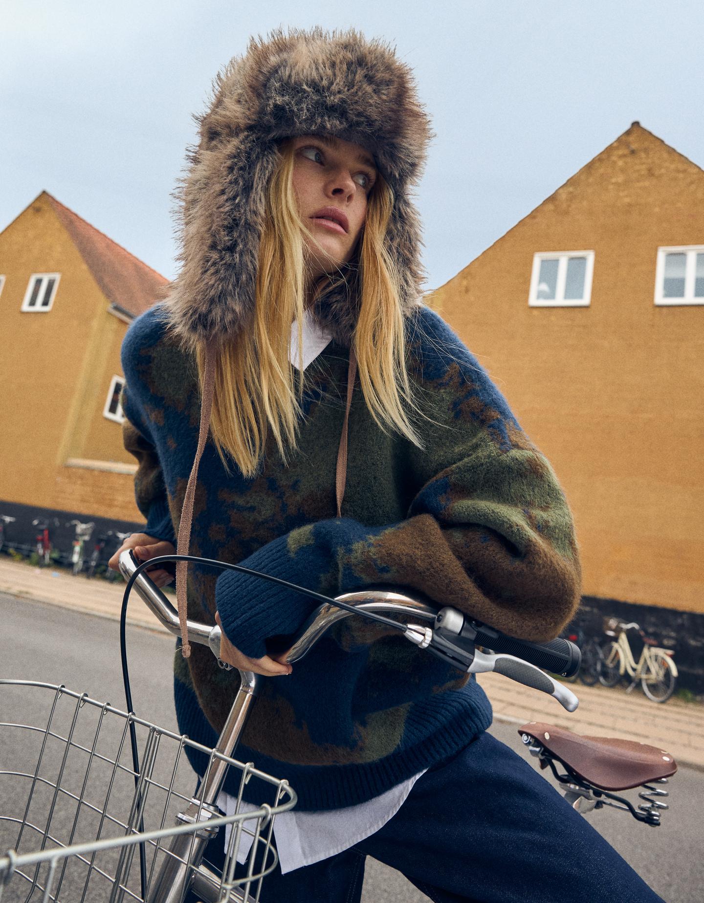 Bershka sweter z nadrukiem zielony