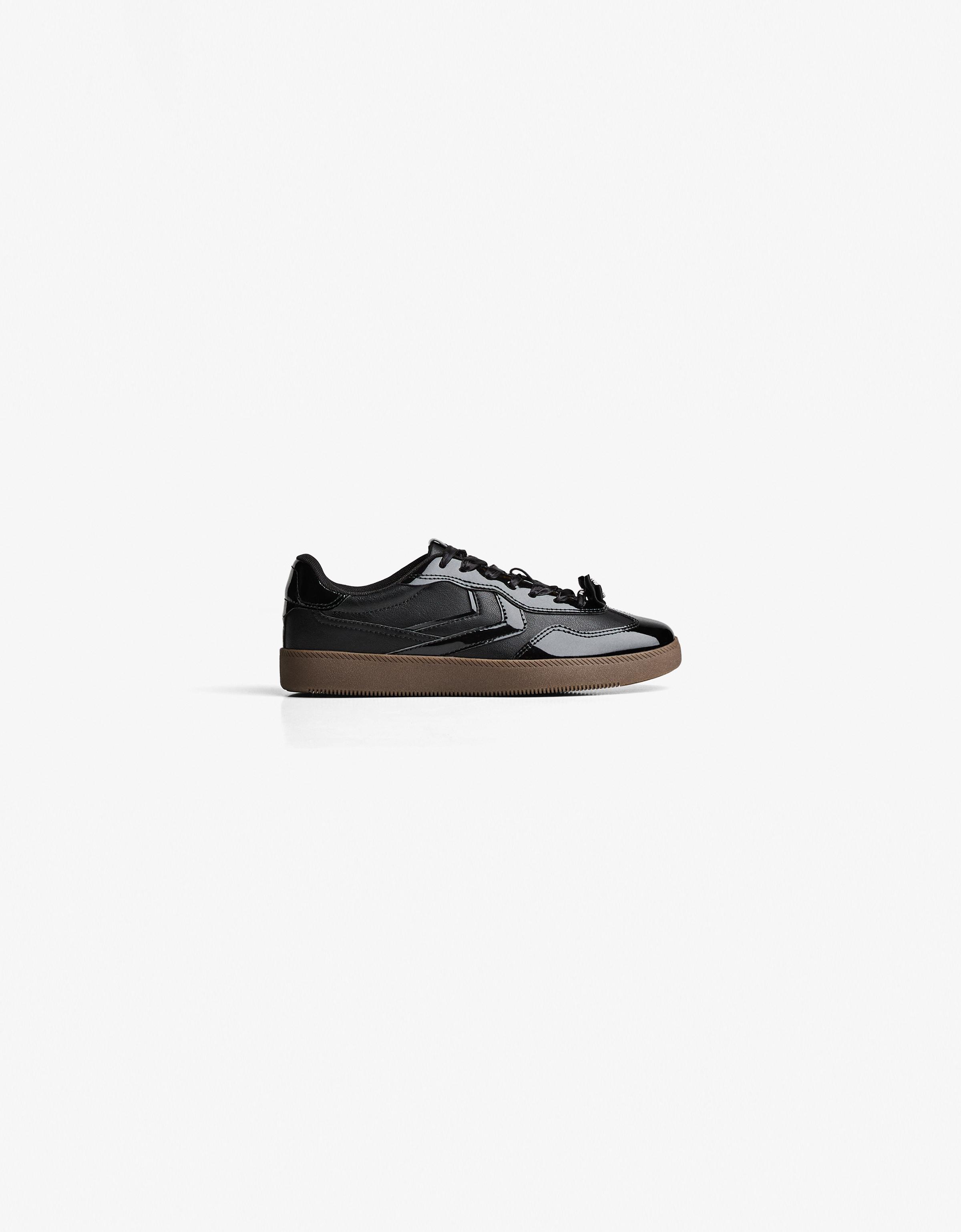 Retro trainers with charms