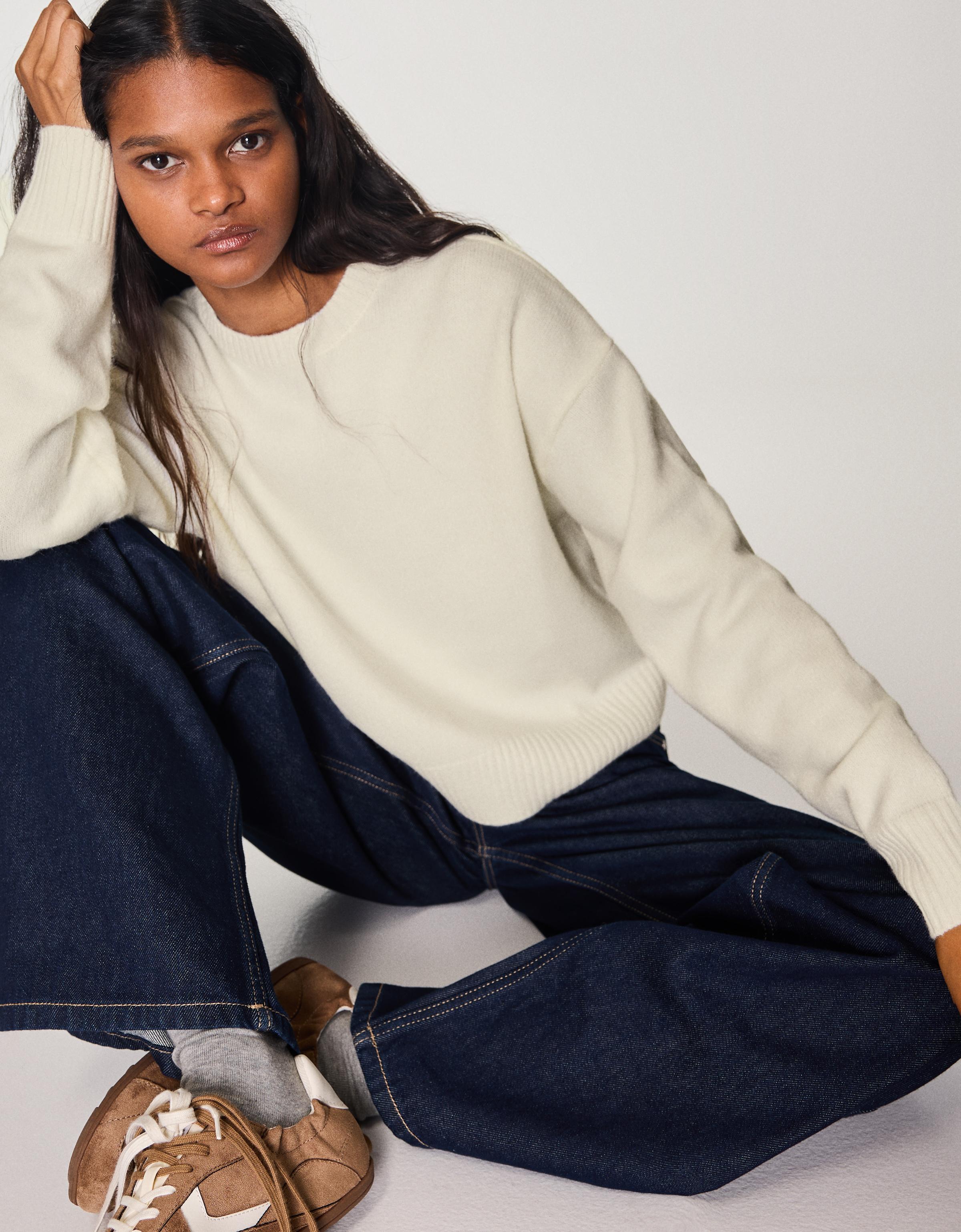 Round neck jumper — Cream