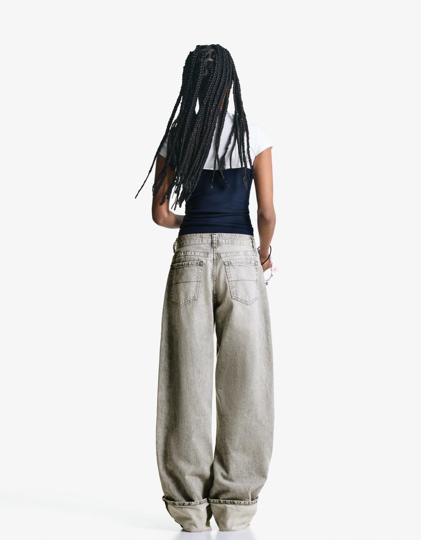 Wide-leg '90s jeans with turn-up hems-Grey-3