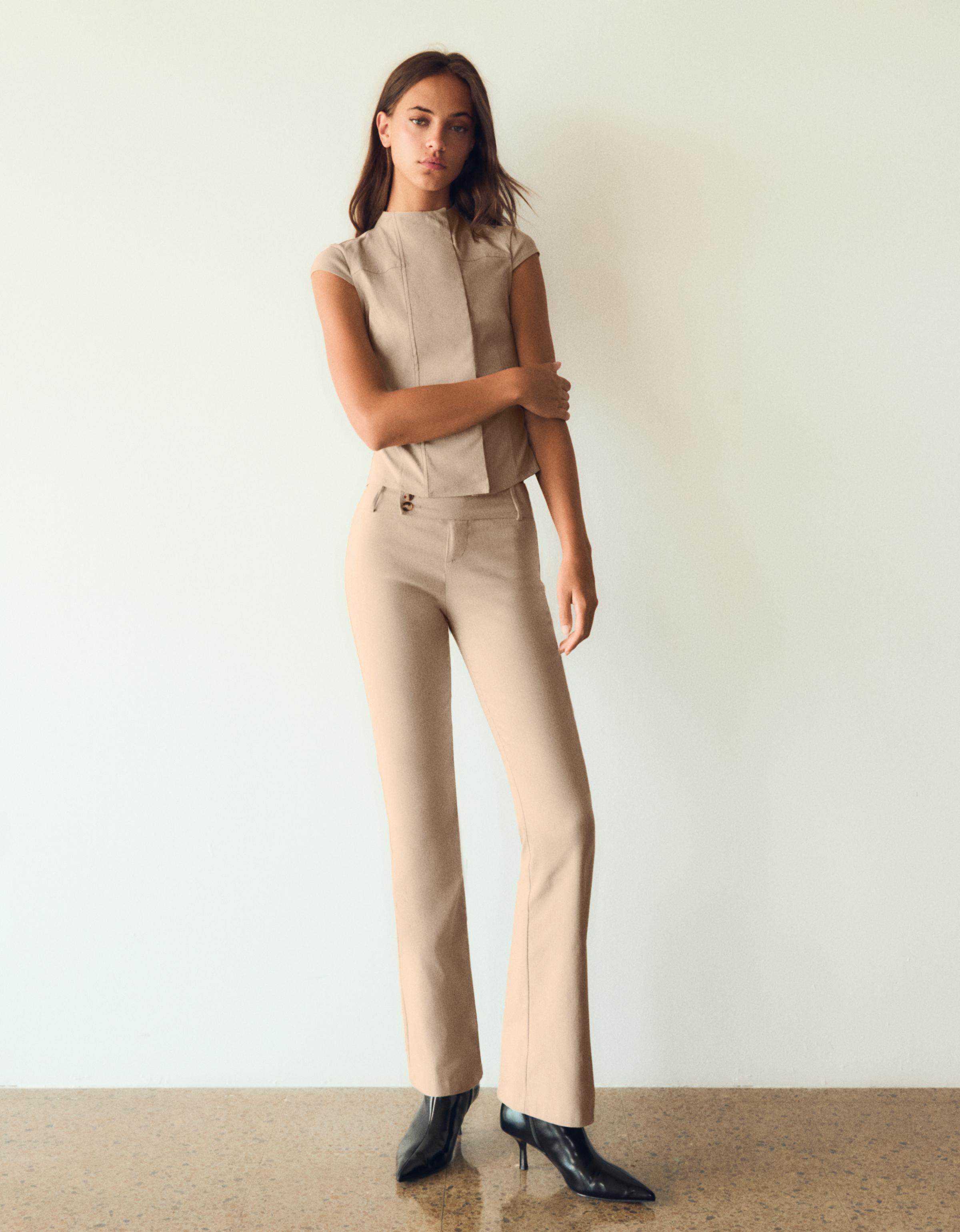 Bershka Spodnie Z Bengalin O Kroju Flare Kobieta 36 Kremowy