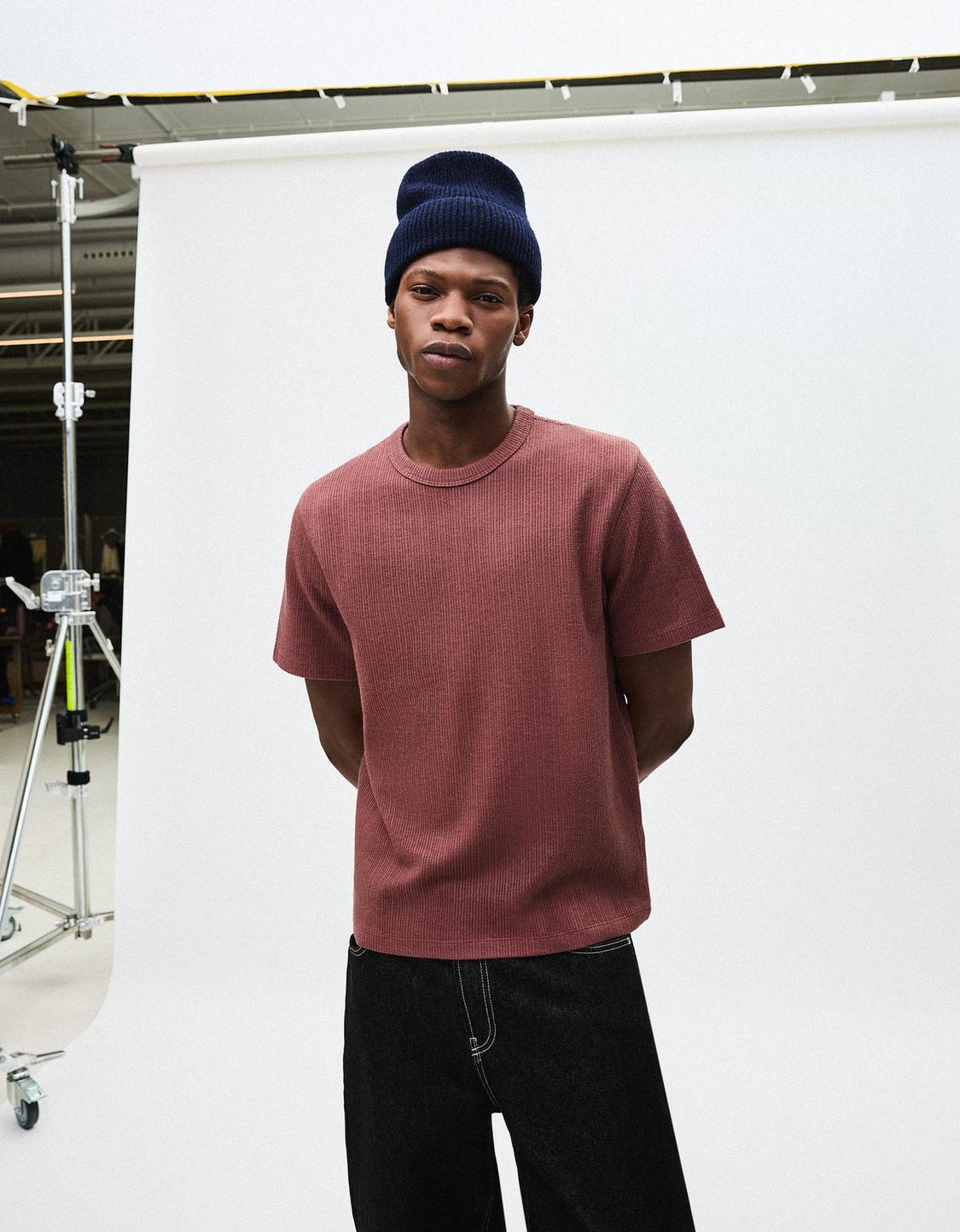 Textured short sleeve T-shirt