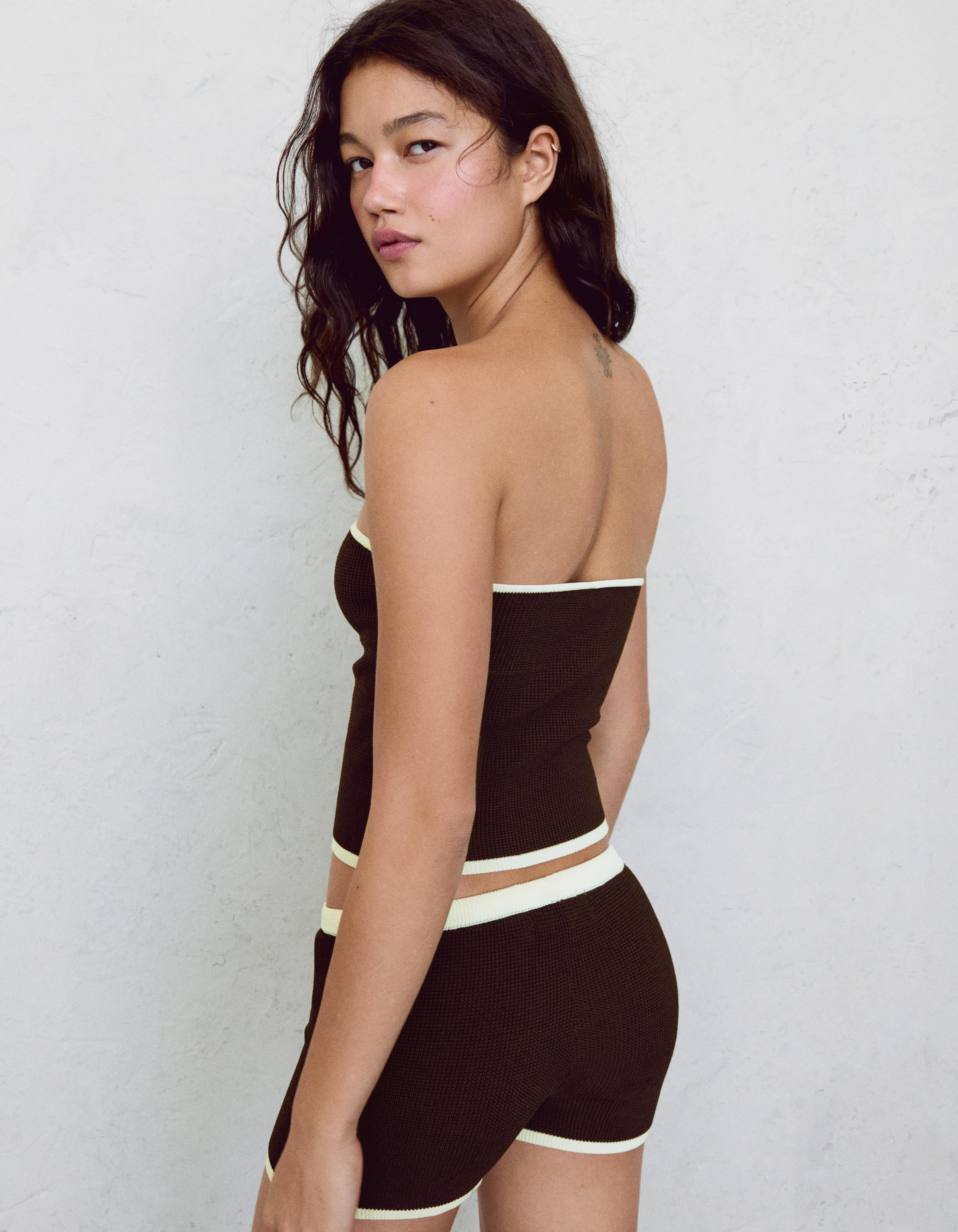 Contrast bandeau knit top — Brown